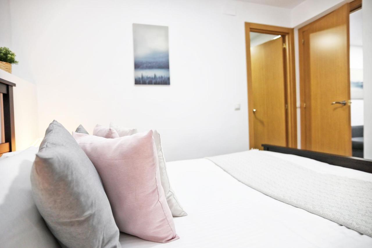 Holidays2Malaga Goya - Zona Huelin & 500 Mts De La Playa Apartment Luaran gambar