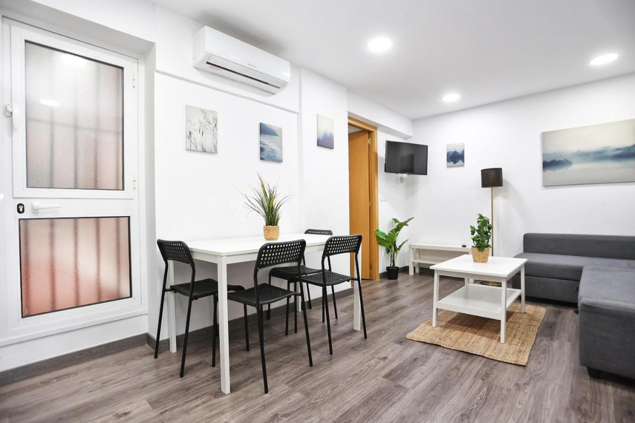 Holidays2Malaga Goya - Zona Huelin & 500 Mts De La Playa Apartment Luaran gambar
