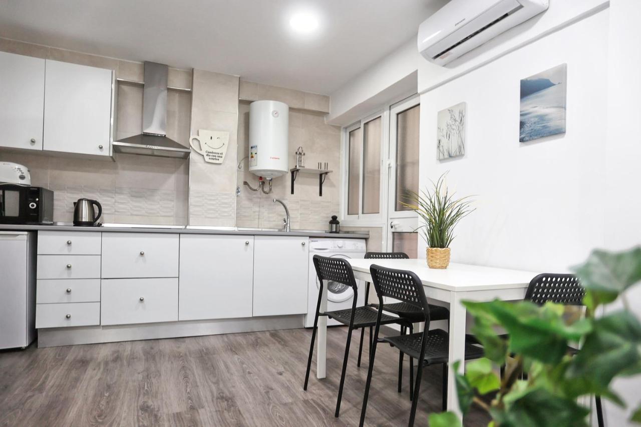 Holidays2Malaga Goya - Zona Huelin & 500 Mts De La Playa Apartment Luaran gambar