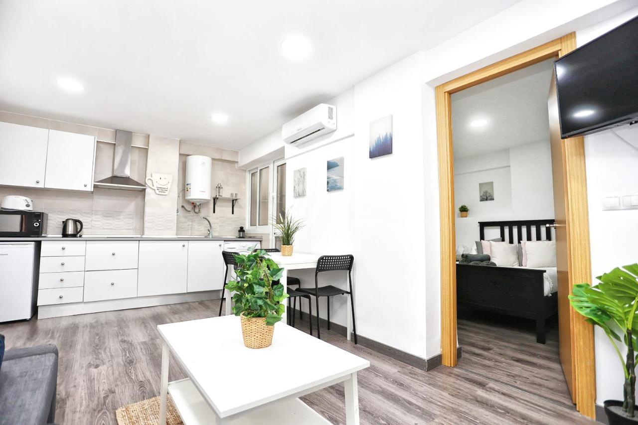 Holidays2Malaga Goya - Zona Huelin & 500 Mts De La Playa Apartment Luaran gambar