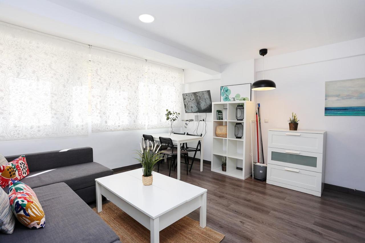Holidays2Malaga Goya - Zona Huelin & 500 Mts De La Playa Apartment Luaran gambar
