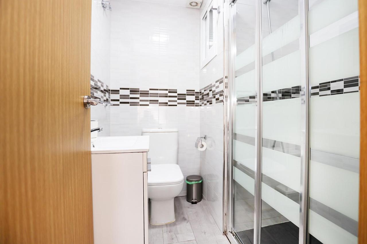 Holidays2Malaga Goya - Zona Huelin & 500 Mts De La Playa Apartment Luaran gambar